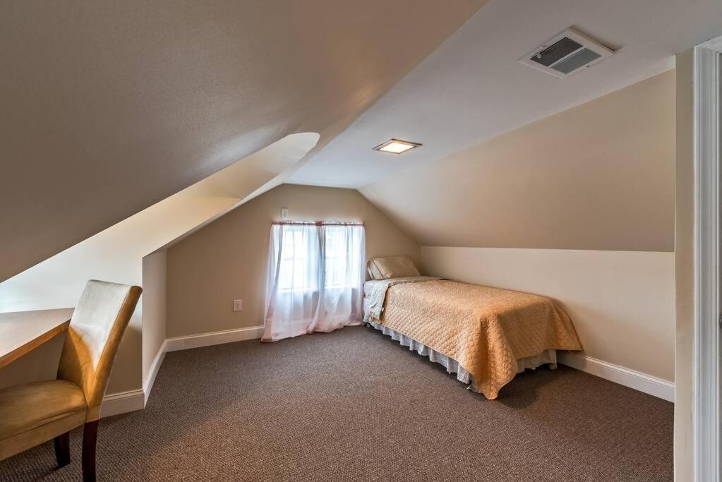 5 Bdrm House *