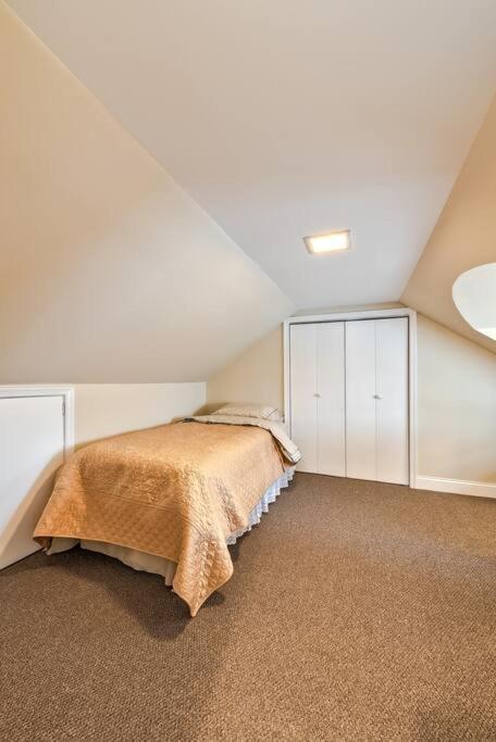 Holiday home 5 Bdrm House Horsham