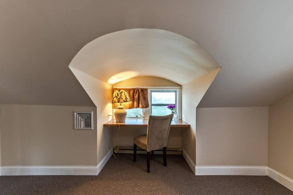 5 Bdrm House * Horsham